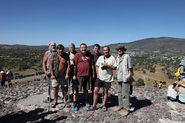 09---2017-Mexico---Teotihuacan---na-vrcholu-pyramidy-Slunce